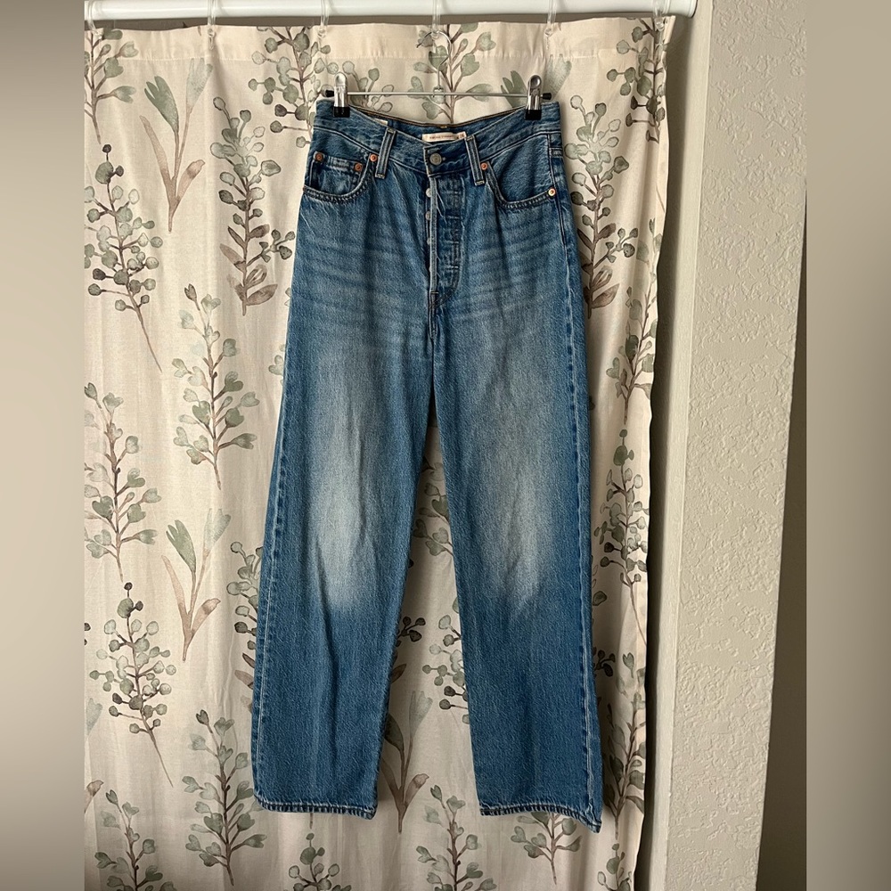 Levi’s Ribcage Straight Jeans - Picture 3 of 6